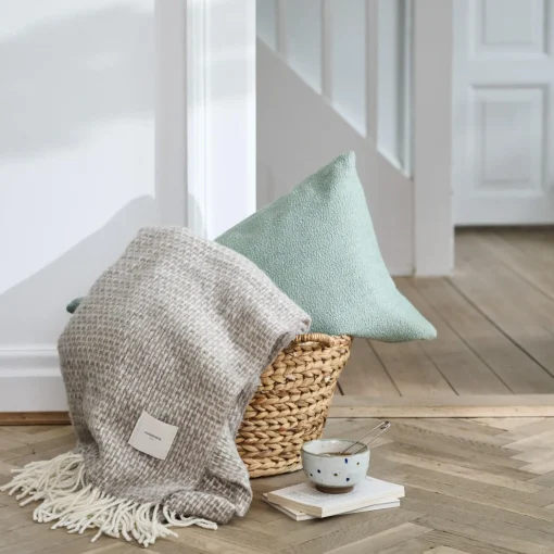 Compliments Nest plaid,