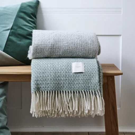 Compliments Nest plaid,
